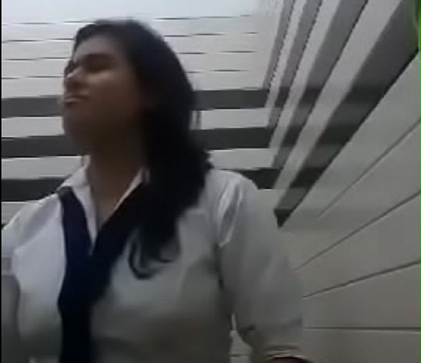 காலேஜ் பாத்ரூம் உள்ளே நியூட் ஷோ