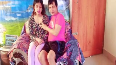 சித்தி மகளுடன் சோபாவில் செக்ஸ்