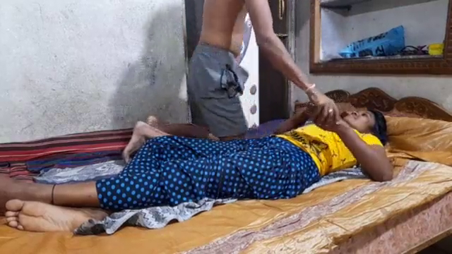 அண்ணன் பூலை வியந்து ஊம்பும் தங்கை