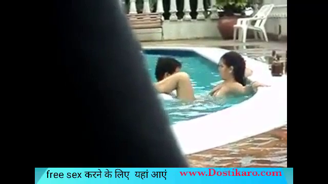 நீச்சல் குளத்தில் ஒத்து எடுக்கும் காட்சி