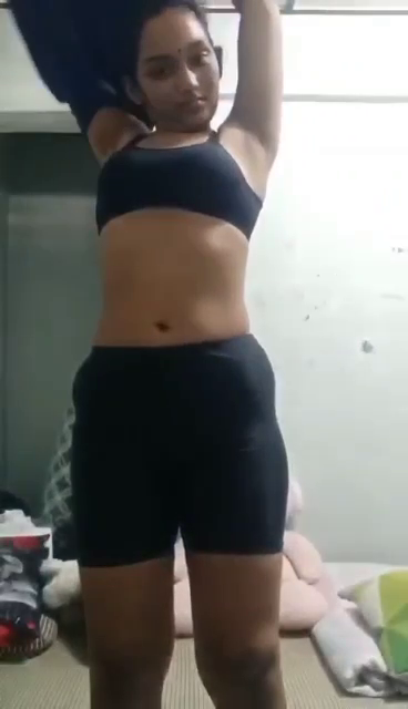 இருவிரல் சுயஇன்ப புரட்சி செய்கிறாள்