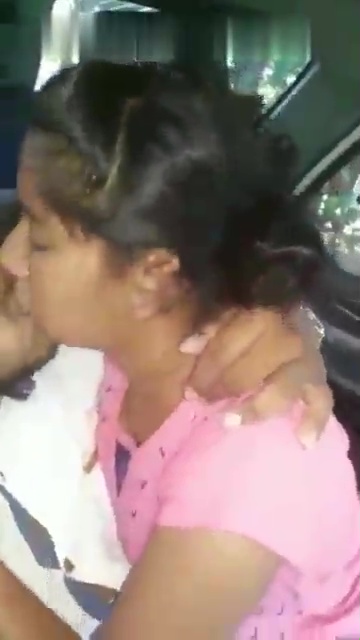 காரை OYO ரூமாக மாற்றிய காதலன்