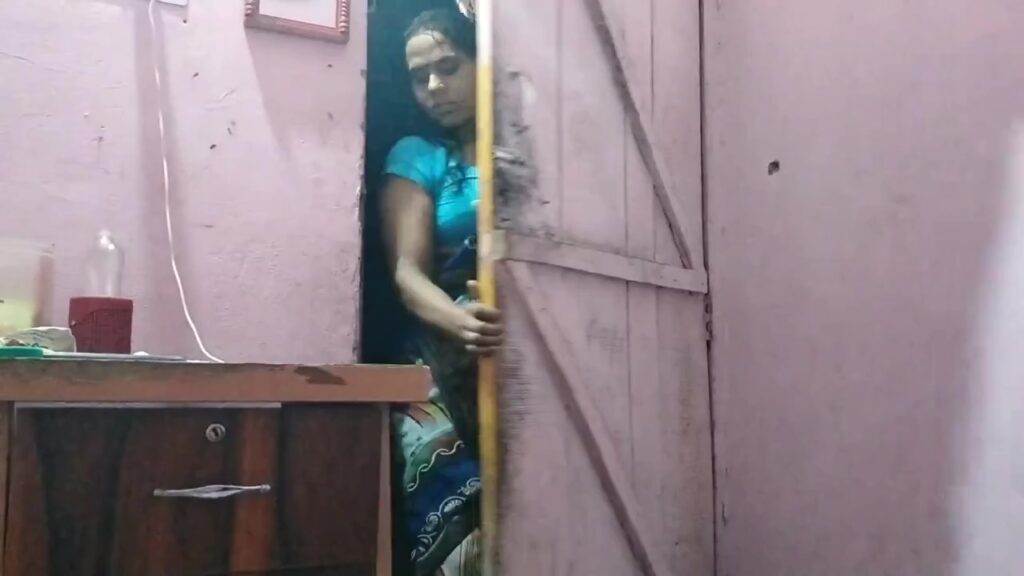 கிராமத்து அத்தையை இரவுநேர தோழியாக மாற்றினேன்