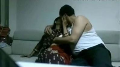 அலுவலகத்தில் மேனேஜர் கூட செய்யும் செக்ஸ் படம்